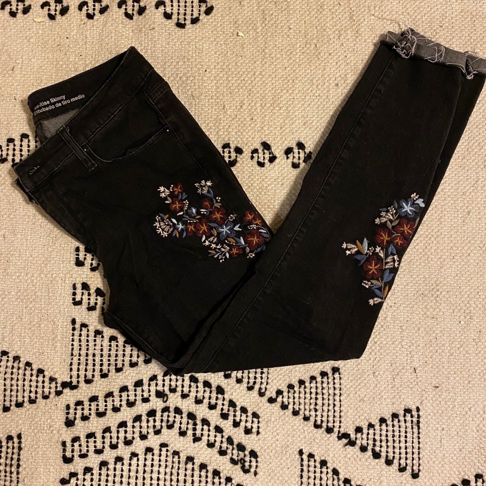 Mossimo mid rise black embroidered jeans